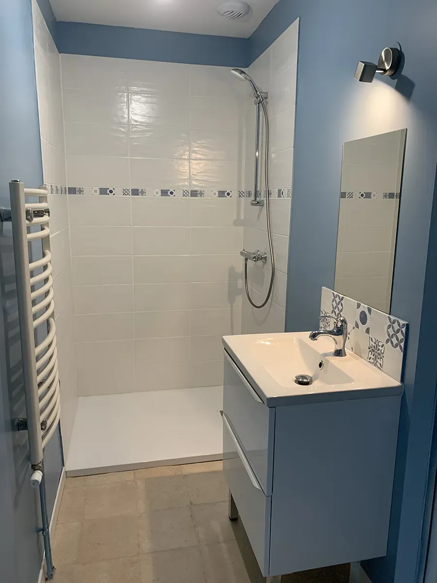 Saelle de bain bleu À JAVAUGUES